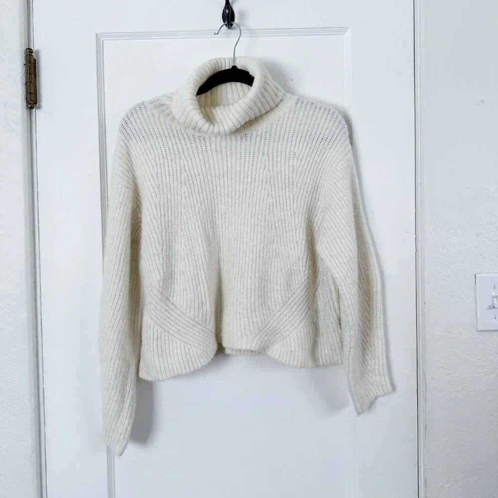 Cotton Candy LA | Turtleneck Ribbed Knit Sweater in Ivory White‎ Size M/L - Picture 2 of 6